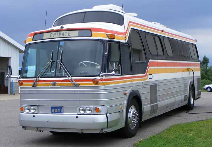 Greyhound GMC 1EAD793